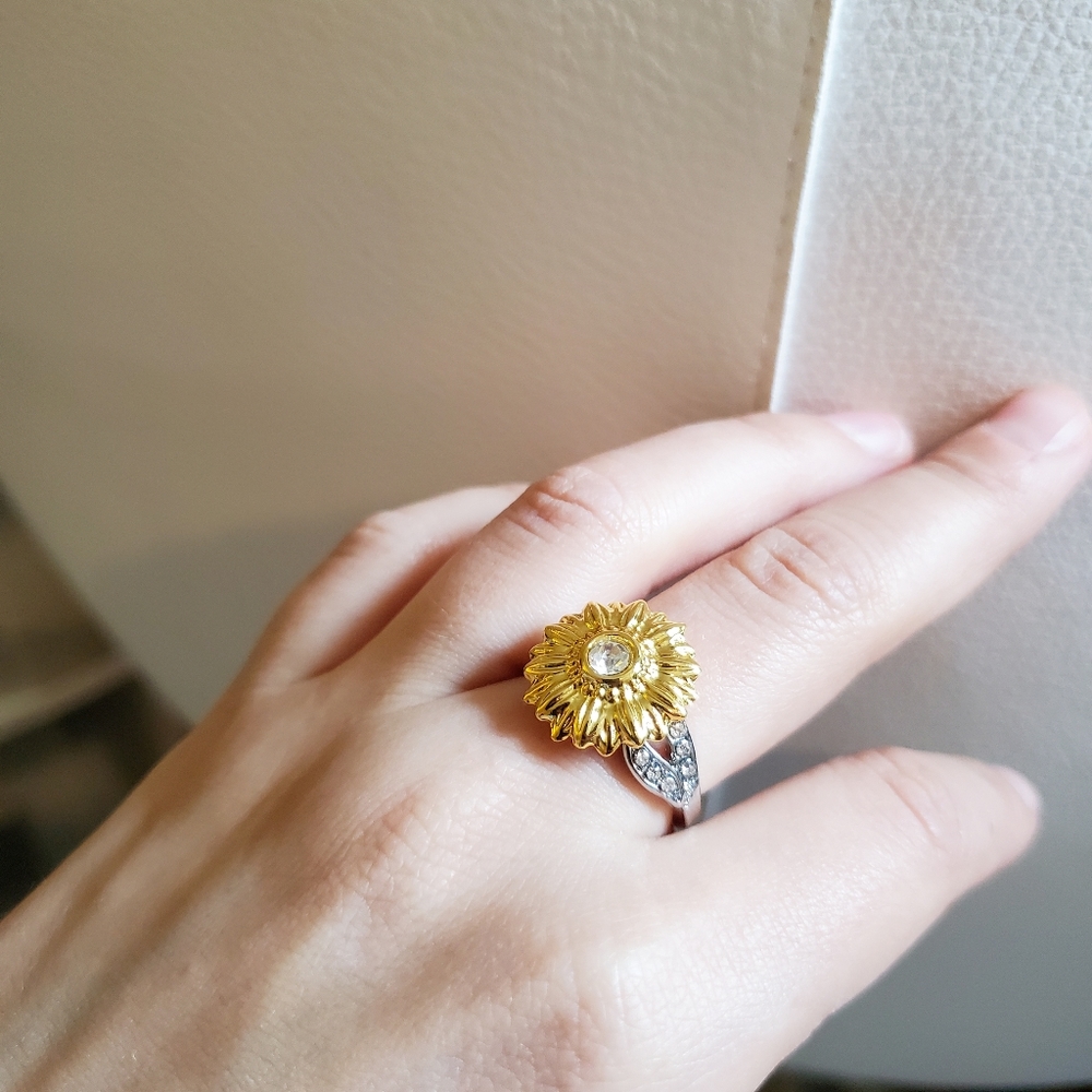 NWOT Sunflower Ring - Picture 14 of 16
